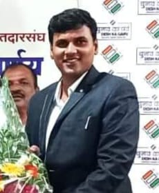 मतदारांना त्यांची ओळख पटविण्यासाठी मतदार ओळखपत्र व्यतिरिक्त ईतरही ओळखपत्रे पुरावा म्हणून सादर करता येणार